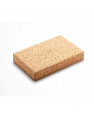 Ein größerer, flacher Yogablock aus Kork